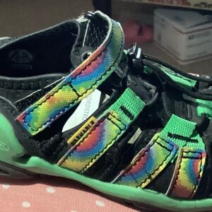 Keen Green And Black Sporty Sandals for Active Comfort. Machine Washable.